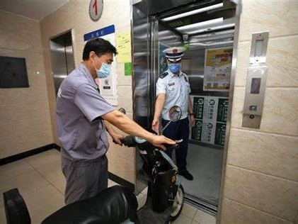 エレベーター内の電動車識別